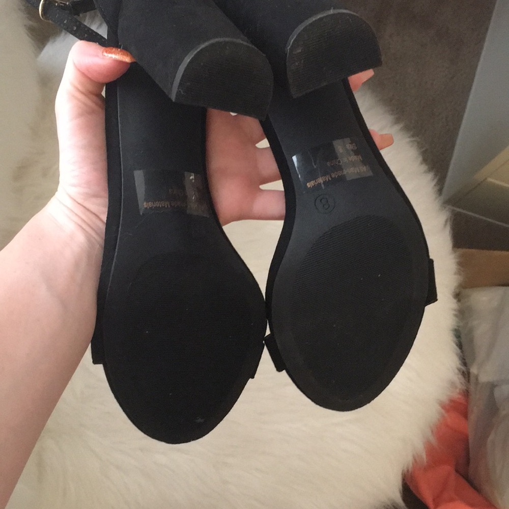 Black suede heels NWOT - Picture 3 of 3